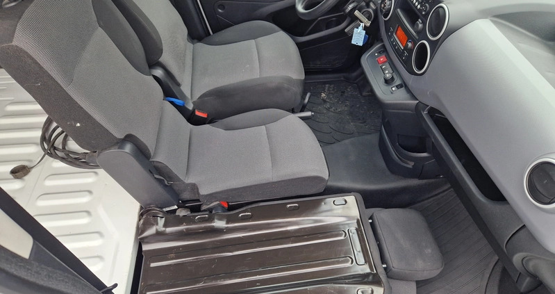 Peugeot Partner cena 41900 przebieg: 20000, rok produkcji 2019 z Sulechów małe 172
